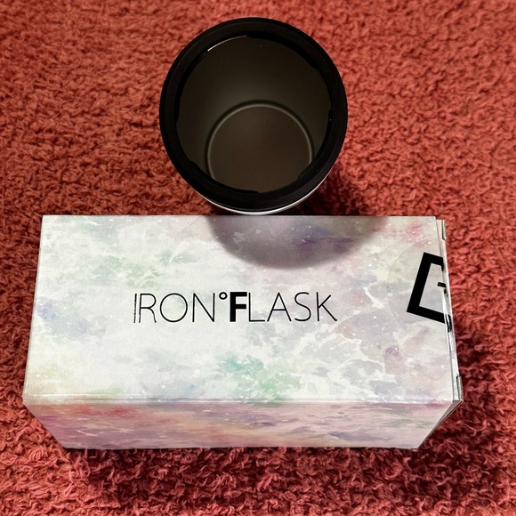 NWT - Iron Flask - Picture 4 of 10